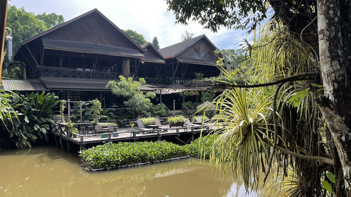 whereangiewand1's tweet card. If you are looking for accommodation close to the orangutan rehab centre in Borneo, Sepilok Nature Resort is the perfect place for you.