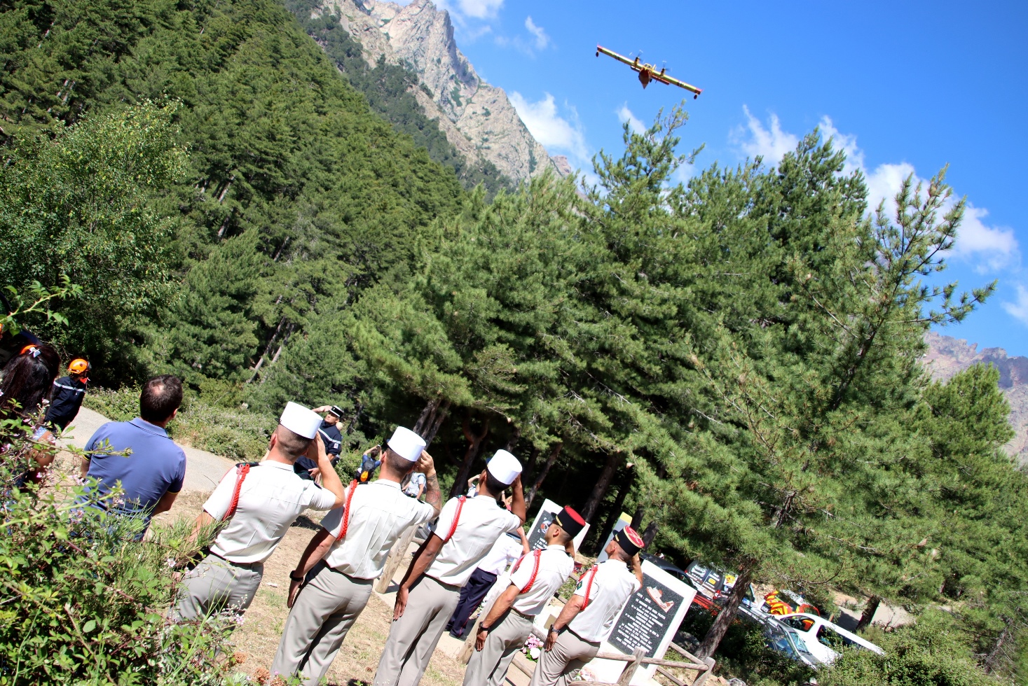 sis_2b's tweet card. "Un héros est quelqu'un qui a donné sa vie à quelque chose de plus grand que lui-même." écrivait en son temps, un certain Joseph Campbell. Cette citation