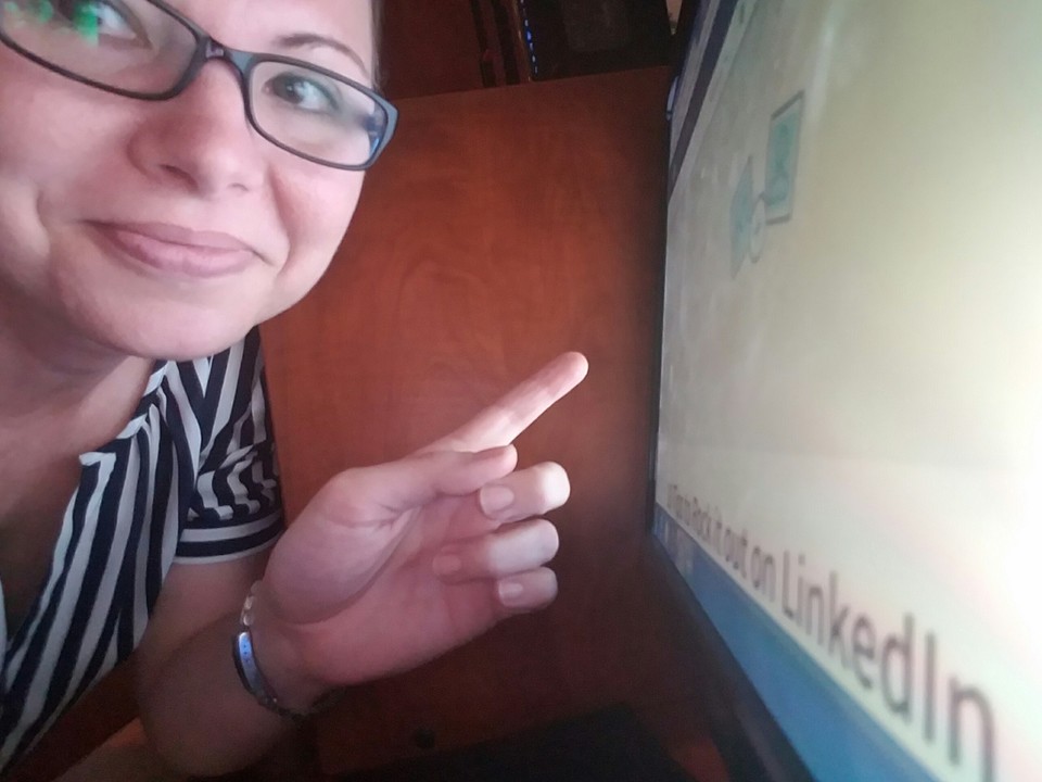 FlutterbySMedia's tweet card. As a part of my work as a social media marketer, I inevitably spend a lot of time on LinkedIn and see the same opportunities for improving profiles along the way. I suggest to folks who are ready to...