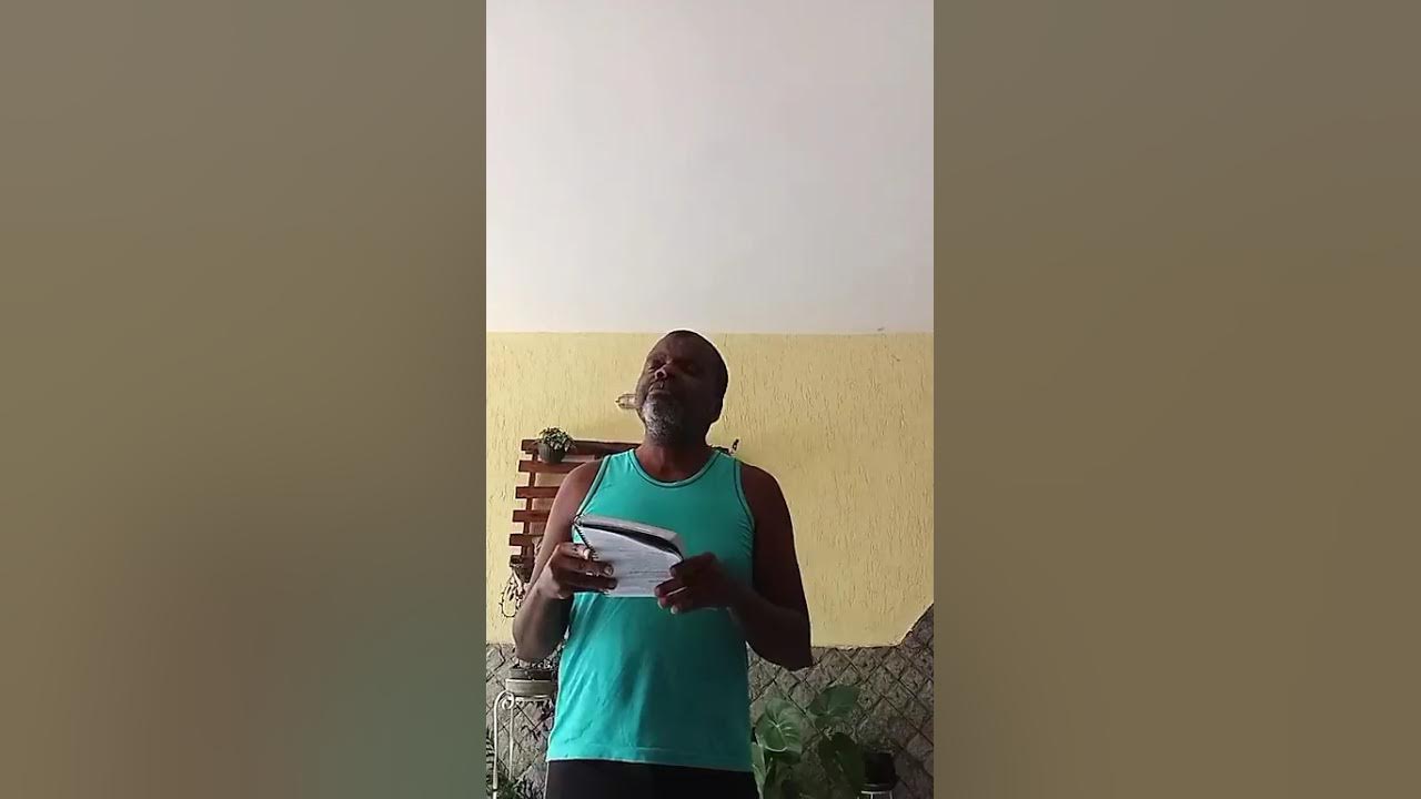 jornalistacmprj's tweet card. "Quando teu pai revelou o segredo a Maria" - Canto Mariano.