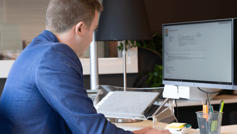 Sentech's tweet card. Samen met jou vinden wij het compromis tussen kosten, kwaliteit en levertijd. Ontdek de 5 fases van sensorvraagstuk naar jouw sensoroplossing.