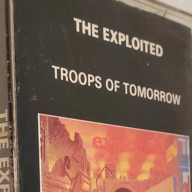 ChaisesMusicale's tweet card. Salt-Water Ballad Books (@saltwaterballadbooks) • Instagram photo