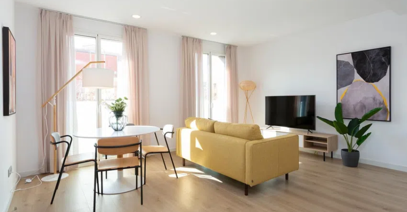 CGCAFE_AAFF's tweet card. Desde el 1 de julio es obligatorio que todo anunciante de un piso de alquiler de corta estancia (vacacional, temporal o de habitaciones) cuente con un identificador que facilitan los registradores de