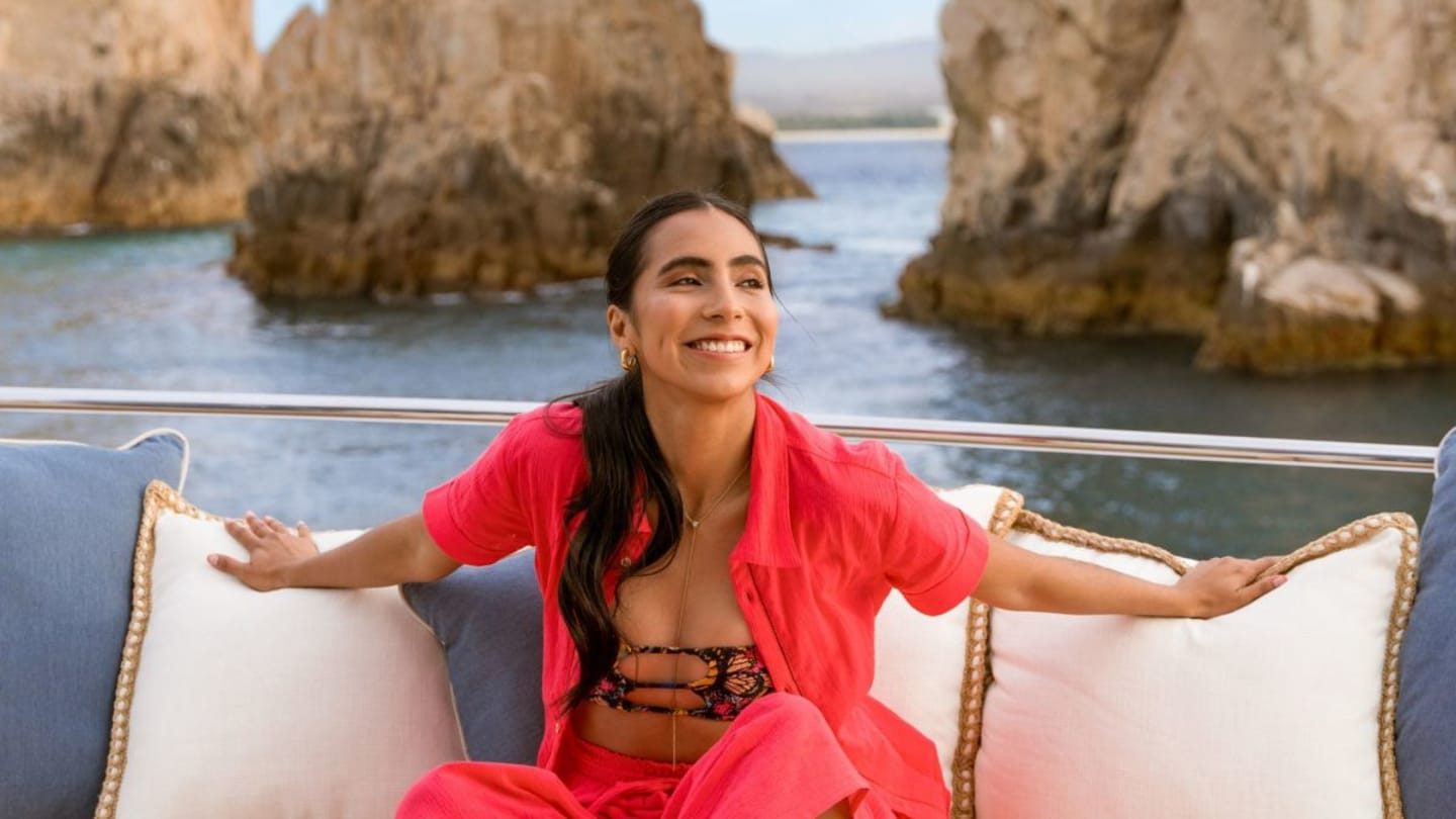 SI_Swimsuit's tweet card. The athlete continues to use her platform to encourage women to explore male-dominated spaces.