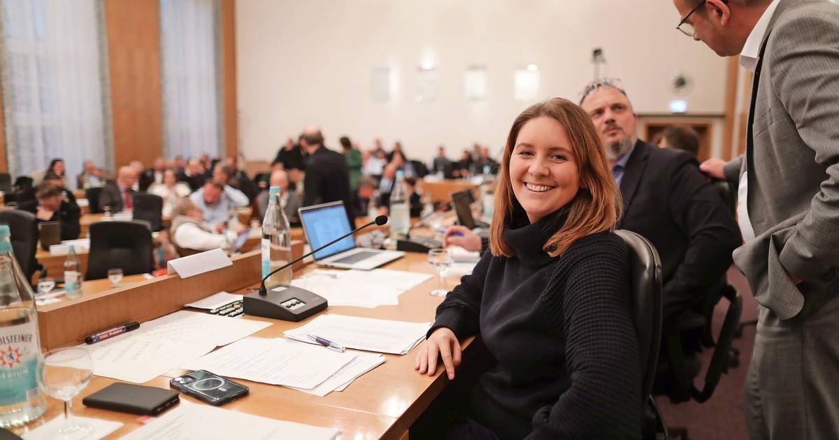 hatho05's tweet card. Abstimmungsverhalten im Rat lässt Raum für Spekulationen. Reicht ein Bündnis von CDU und SPD?