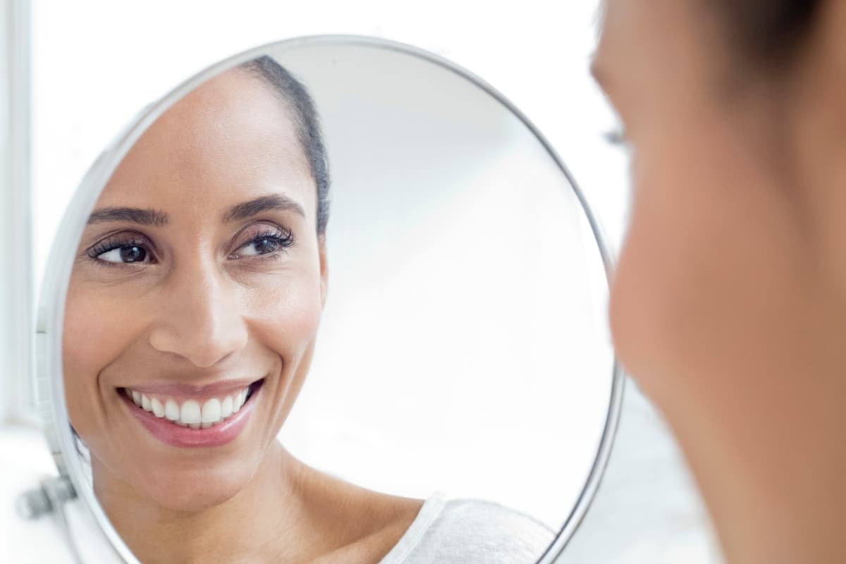 theLDNstandard's tweet card. A new smart glass scans your face to give your skin a score