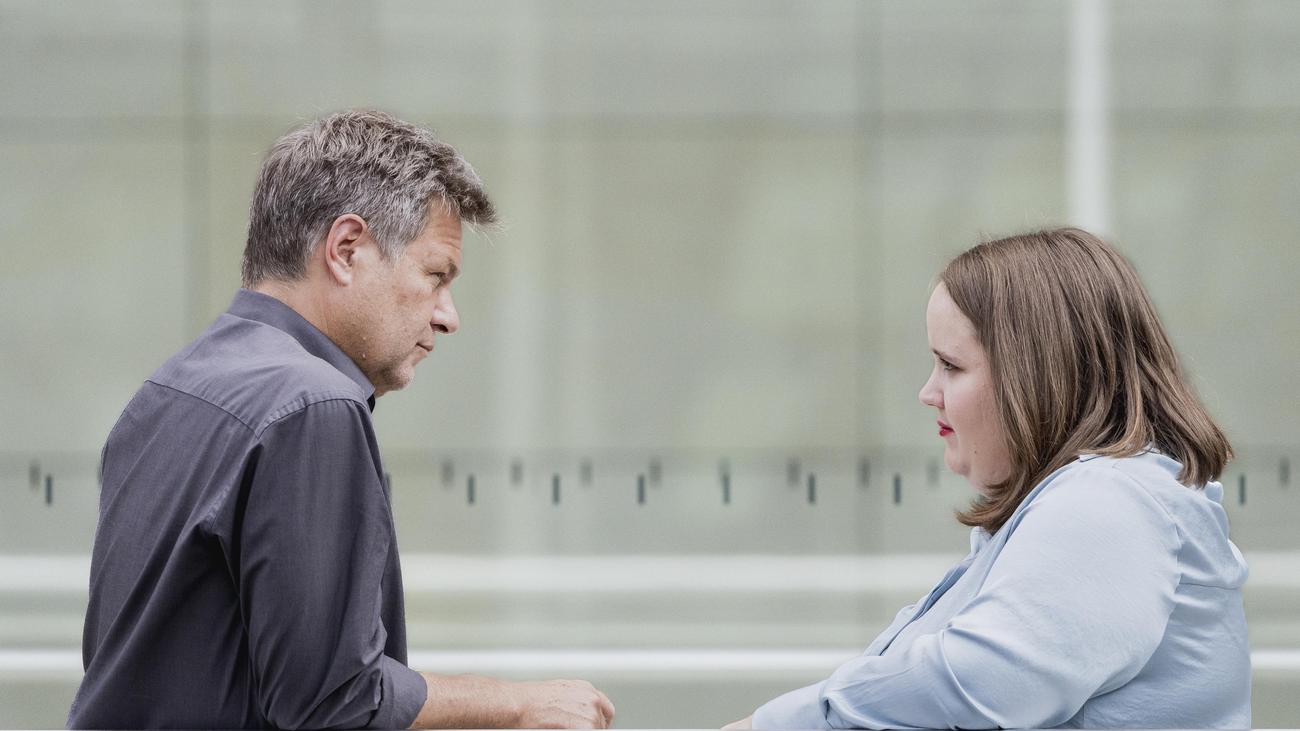 berndulrich's tweet card. Grünen-Bashing ist zum politischen Volkssport geworden. Am Umgang mit der Partei zeigt sich der Verfall unserer politischen Kultur. Zeit für ein Lob