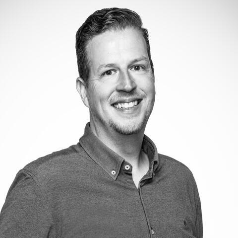 ericdevos's tweet card. Hier vind je wat me naast mijn werk bij Hoppinger me zoal bezig houdt; muziek, LEGO, sporten, koken en films. O ja, er ligt ook een GeoCache in mijn voortuin.