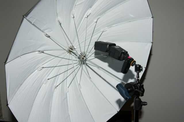 AgileCreator's tweet card. If you are a professional photographer — regardless of whether you’re mainly shooting weddings, portraits, products or fashion — it’s understood that you have a number of light mounting options, in…