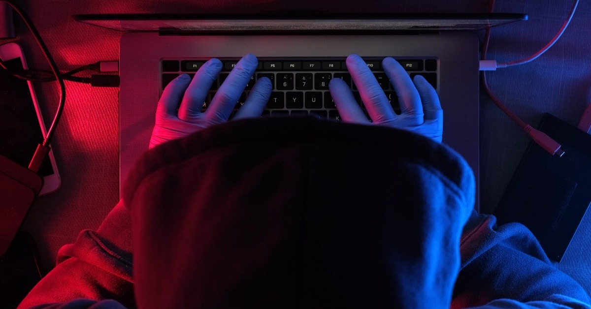 foxbook's tweet card. SlackやMicrosoft Teams、ChatGPTといったツールに関するセキュリティ事案が発生した。事案の概要と、企業のセキュリティ対策に役立つ記事を紹介する。