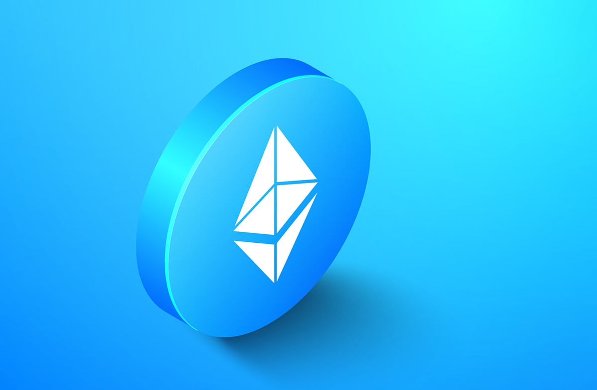 computing_net's tweet card. Ethereum's transaction fees have reached a five-year low while layer-2 networks process the majority of transactions, raising questions about the main chain's future role in the ecosystem.