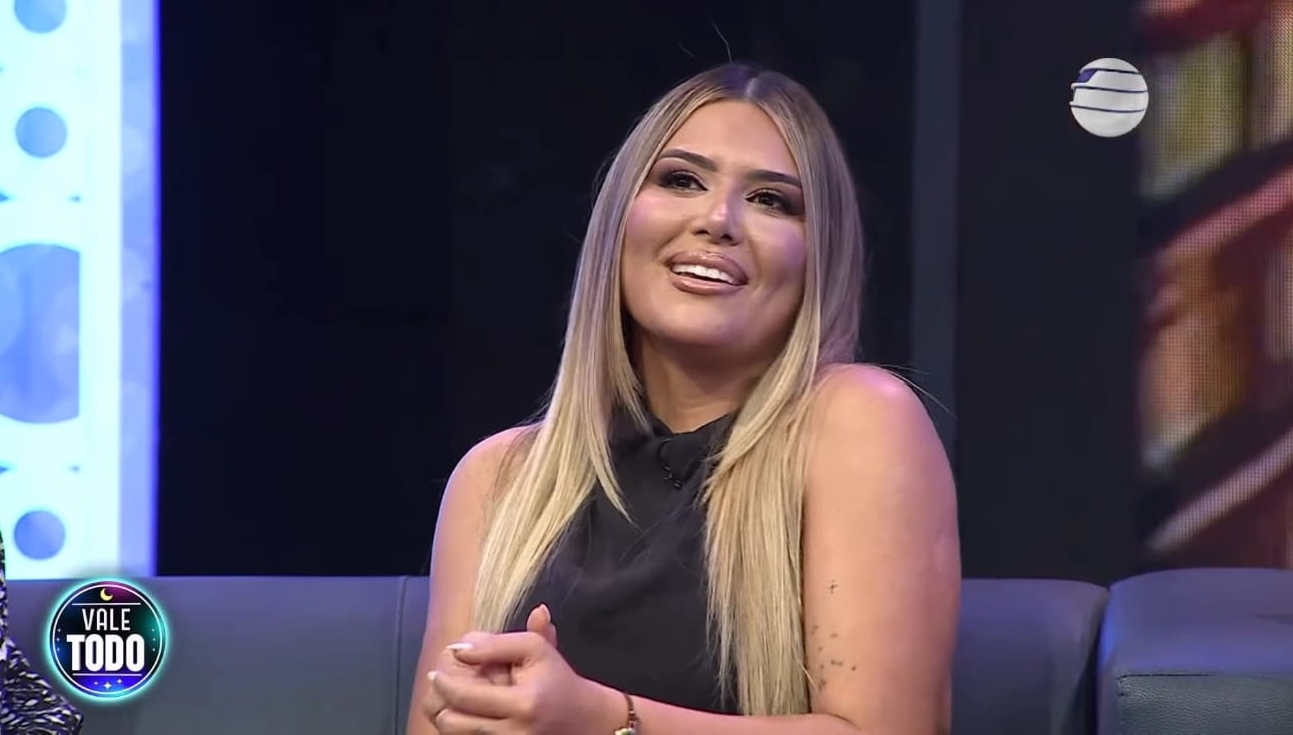 epacompy's tweet card. “Vale Todo” tuvo una edición especial con la presencia de Gia Alfieri y Lizzi Piñánez, las cocineras más virales de redes sociales. Ambas se sometieron a las picantes preguntas y debates que se…