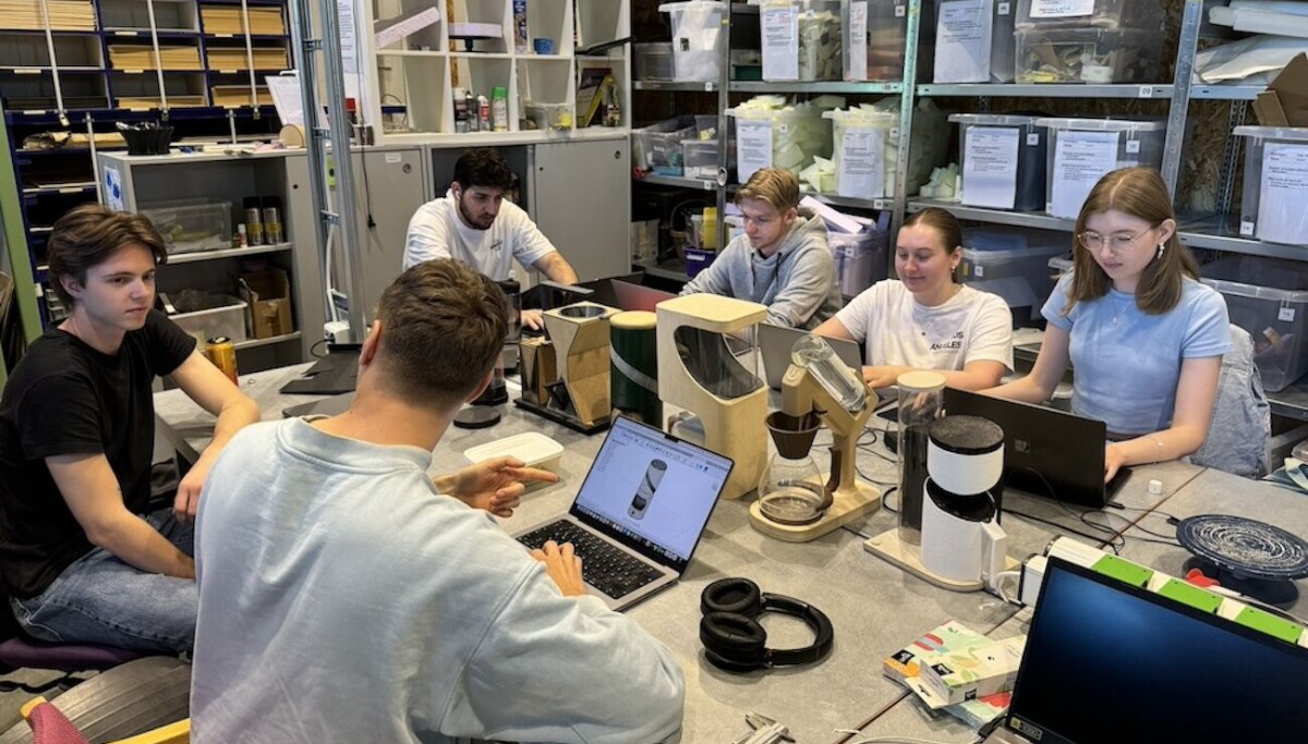 infomedia_uib's tweet card. Sterke forskningsmiljø innen KI former den teknologiske fremtiden og tiltrekker seg de flinkeste og de beste studentene. Dette kan styrkes gjennom regjeringens KI-satsing.