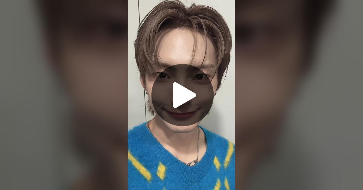 official_junhee's tweet card. 좋아요 7430개, 댓글 157개가 있습니다. "He is a singer"