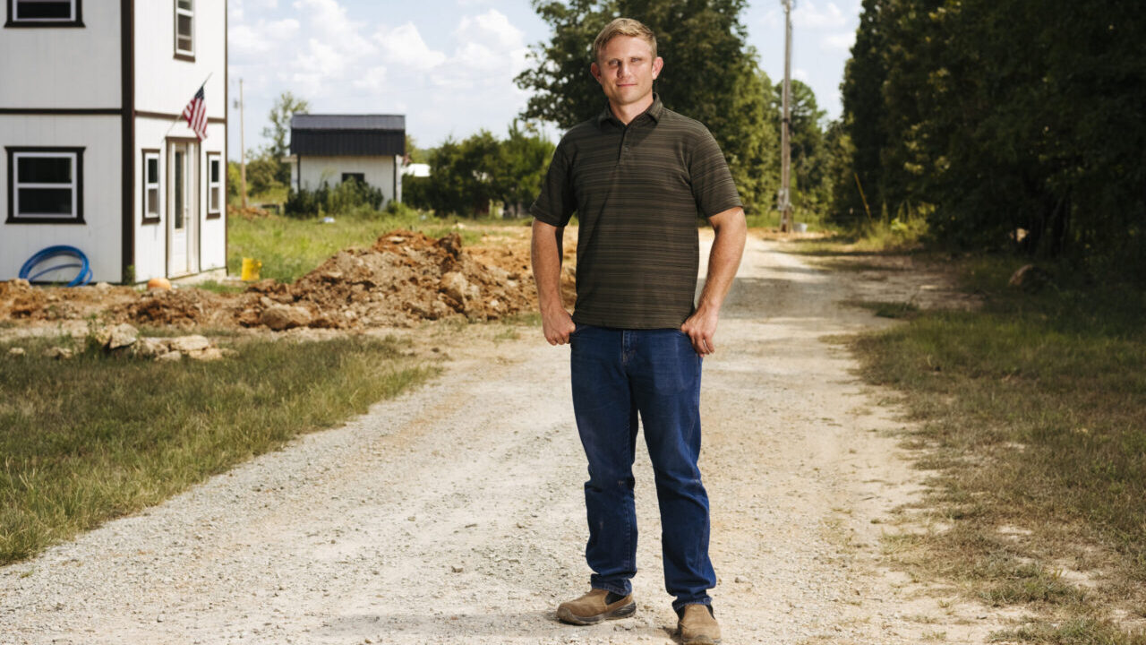 sparrow_return's tweet card. In the Ozark Mountains of Arkansas, a small group of homesteaders is building an all-white community from scratch.