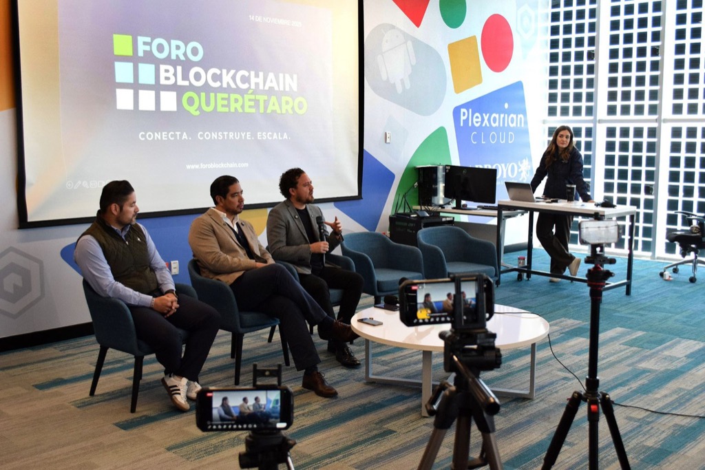 ForoBlockchain's tweet card. Querétaro será sede del Congreso y Foro de Blockchain 2025 en BLOQUE, con ponencias y talleres gratuitos sobre tecnología e inteligencia artificial.