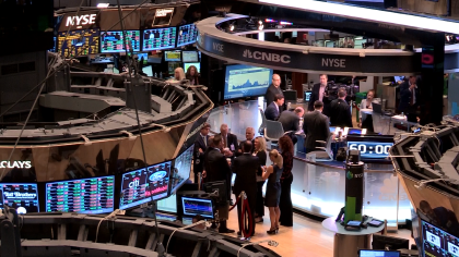 SBSBiznews's tweet card. [속보] AI 관련 기술주 약세 지속…뉴욕증시 하락 마감…