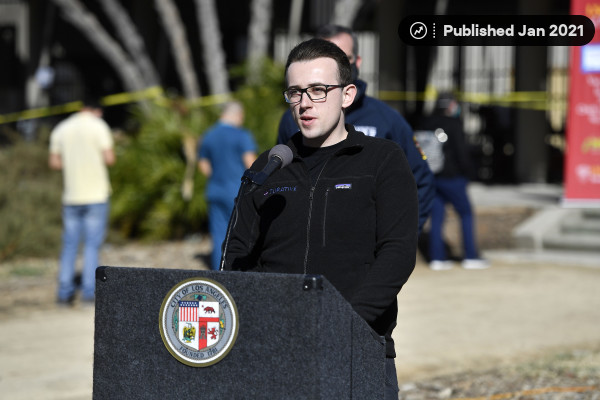 laraortizluis's tweet card. An ongoing debate between Curative and the Food and Drug Administration underscores a philosophical split in testing.