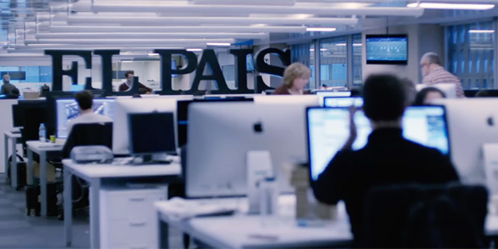 elentirvigo's tweet card. El diario de PRISA viene siendo el portavoz oficioso del PSOE desde hace décadas. Y ahora el PSOE gobierna con Podemos, partido imputado ayer por varios delitos. Podemos es imputado y ataca a la...