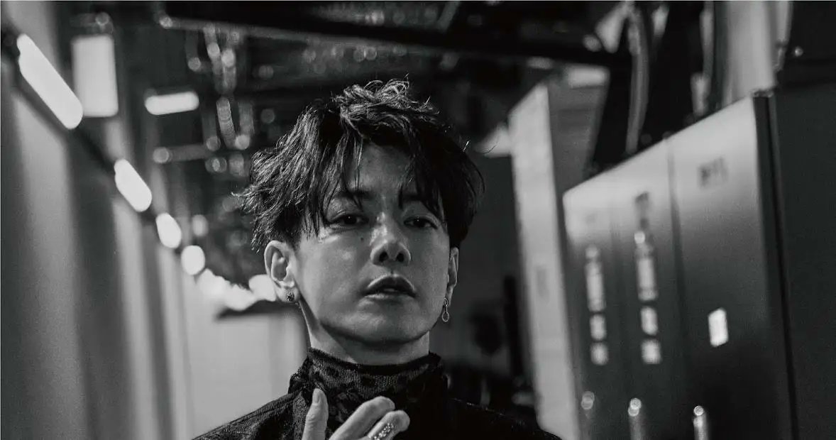 mantanweb's tweet card. 　俳優の佐藤健さんが3月14日に開催した約6年ぶりの単独イベントを収録したブルーレイ「TAKERU SATOH FANMEETING 2025 ［TAKERU FES］」が10月1日に発売されることに…