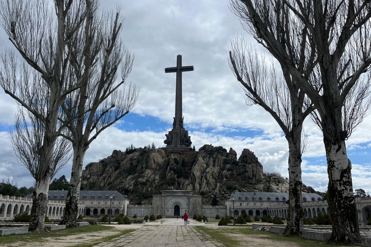 gaceta_es's tweet card. Anunció que gastaría 30 millones de euros en la profanación del Valle de los Caídos