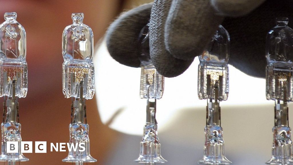 technolamp's tweet card. Following a boy's death in a halogen light-related house fire, what risk do the banned bulbs pose?