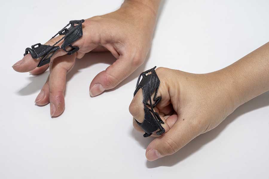 SCSatCMU's tweet card. A team in the Interactive Structures Lab developed a fully customizable finger brace that can easily switch from stiff to flexible with the push or flex of a finger. It can also be 3D printed and...