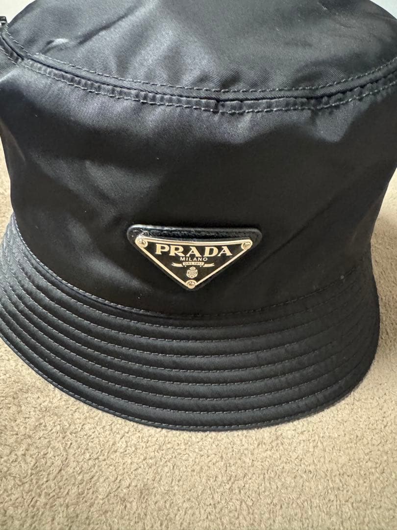 fossil024digger's tweet card. PRADA プラダ　バケットハット　ナイロン　XLをメルカリでお得に通販、誰でも安心して簡単に売り買いが楽しめるフリマサービスです。新品/未使用品も多数、支払いはクレジットカード・キャリア決済・コンビニ・銀行ATMが利用可能で、品物が届いてから出品者に入金される独自システムのため安心です。