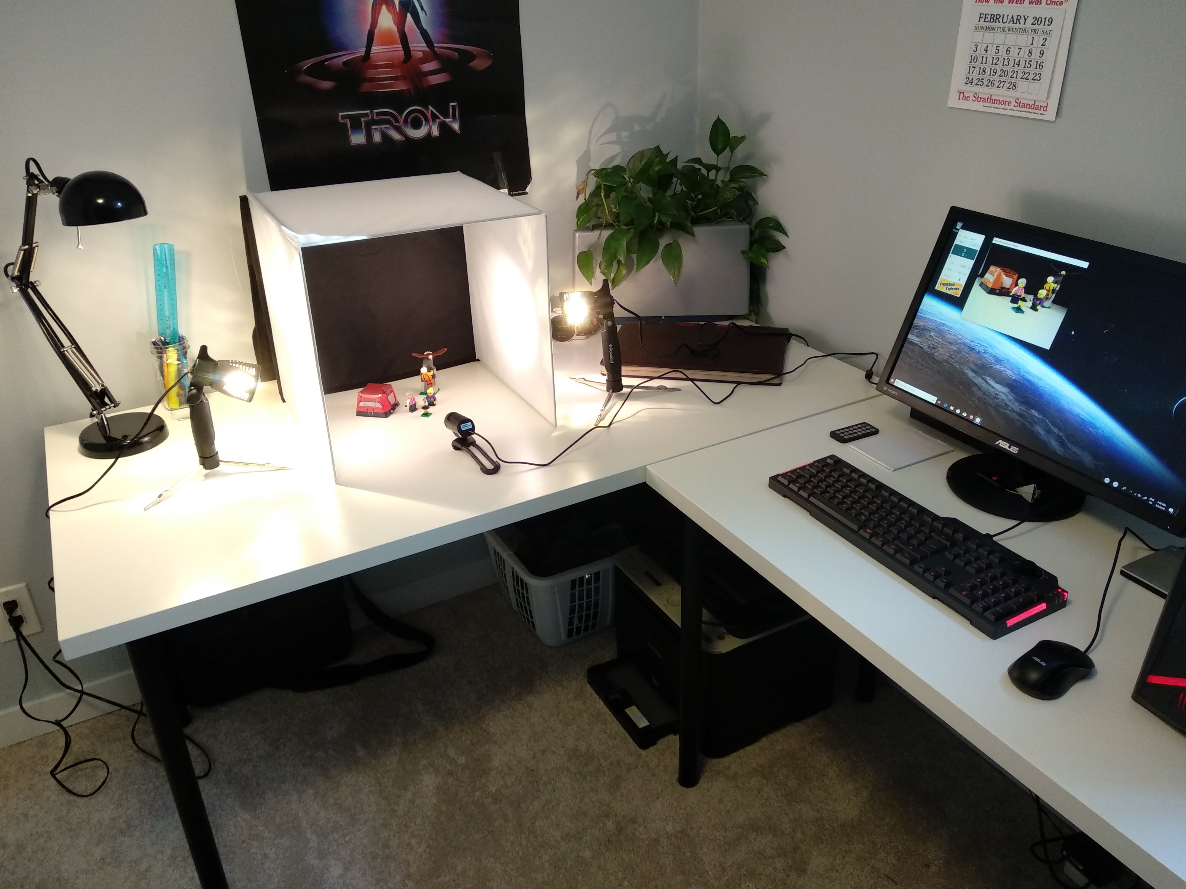 StopmoExplosion's tweet card. We're launching a new series of posts featuring the home-made studios our animators use to create their movies. A dedicated workspace is the cornerstone of high-quality productions! If you want your...