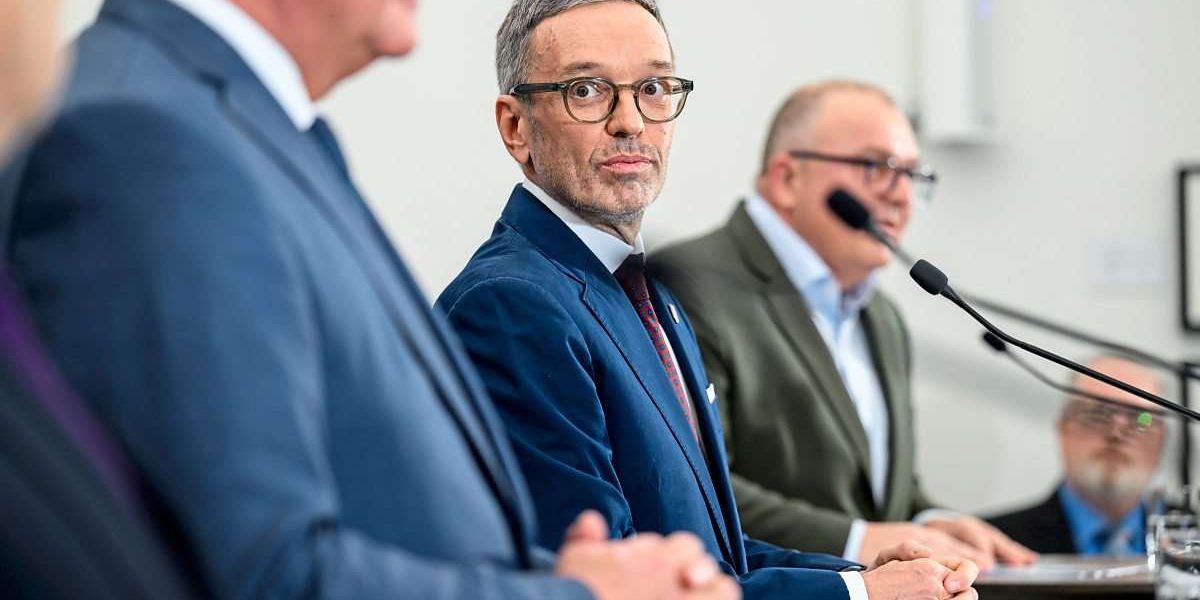 GeorgFeigl's tweet card. FPÖ und ÖVP stellen eine milliardenschwere Senkung der Lohnnebenkosten in Aussicht, wollen Unternehmen entlasten und erwägen, die CO2-Steuer abzuschaffen. Wie das finanziert werden soll, bleibt...