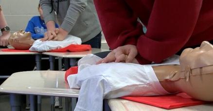 mariewaxel's tweet card. Florence Middle School's health science class is the latest school to receive the American Heart Association's CPR in Schools Training Kit.