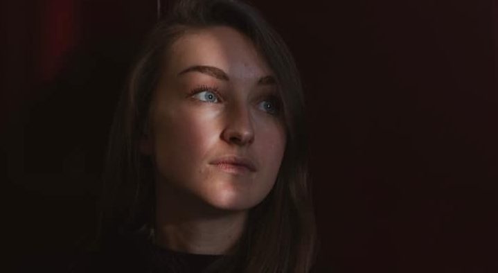 U_P_C_O_M_I_N_G's tweet card. Read our interview with American singer-songwriter Paola Bennet about the release of her new single 'My Mother Says'.