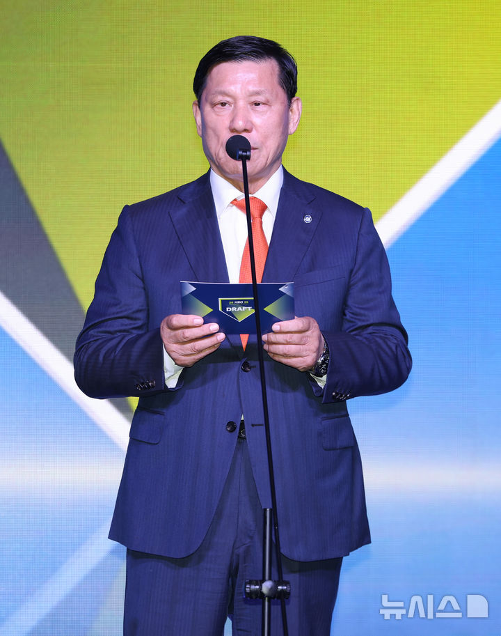 grok1an's tweet card. 문체부, 허구연 총재 법카 과다 지출 사태 파악 나선다…KBO 사무검사 시행