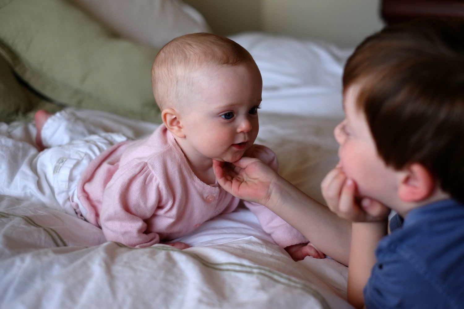 talktomecc's tweet card. A common question parents have is: When do babies start talking? We put together a month-by-month guide to your baby's speech development.