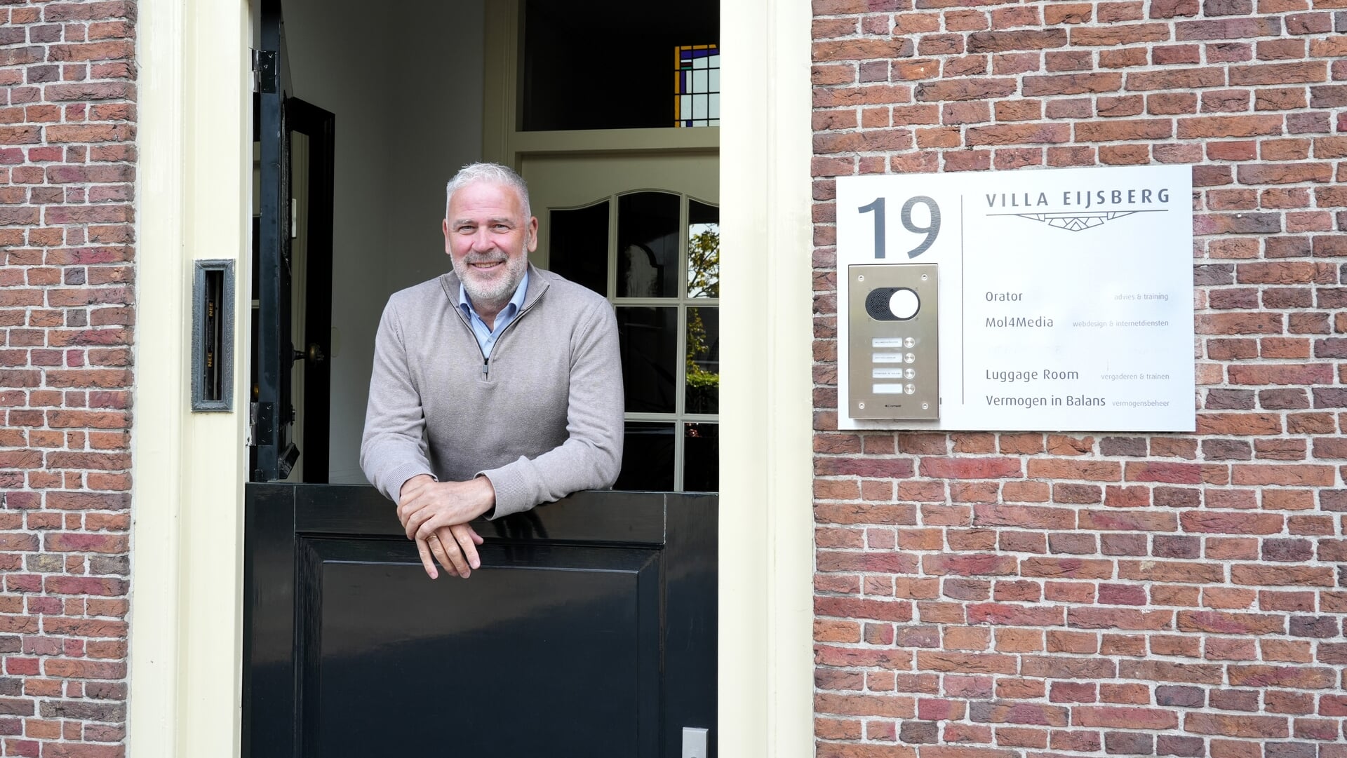 RoosRobbert's tweet card. Toen Peter Roos en zijn collega’s jaren geleden bij grote financiële instellingen werkten konden zij hun klanten niet de service en toewijding geven die zij voor ogen hadden. Dat deed hen besluiten...