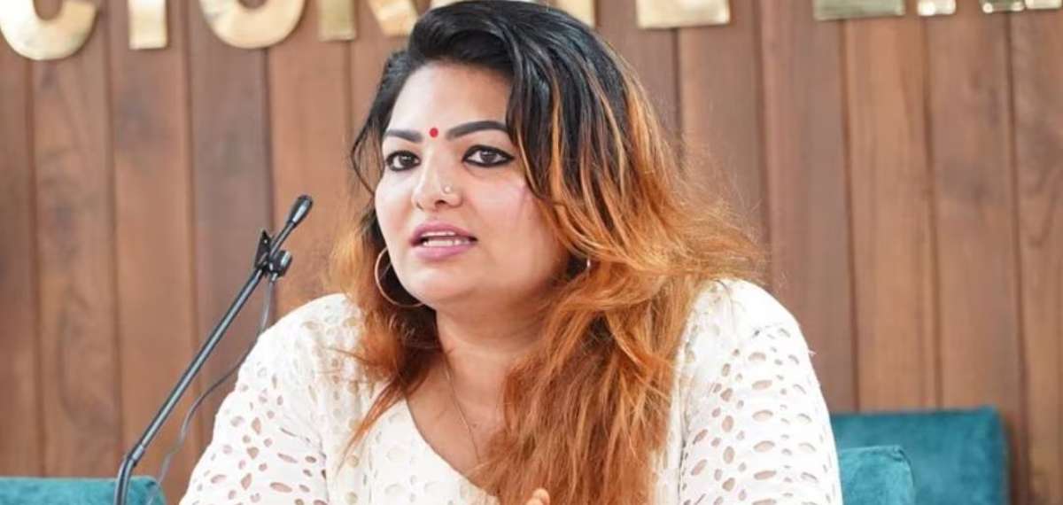 reporter_tv's tweet card. നിര്‍മ്മാതാവ് സാന്ദ്രാ തോമസിനെതിരെ വധഭീഷണിയും അസഭ്യവര്‍ഷവും| Threat against Producer Sandra Thomas From Production Controllers