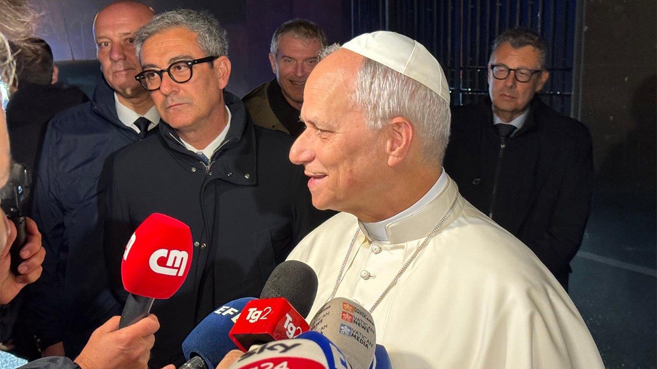 mbavecusa's tweet card. Answering questions from journalists in Castel Gandolfo, Pope Leo XIV decries recent measures against migrants in the United States, and he calls for ...