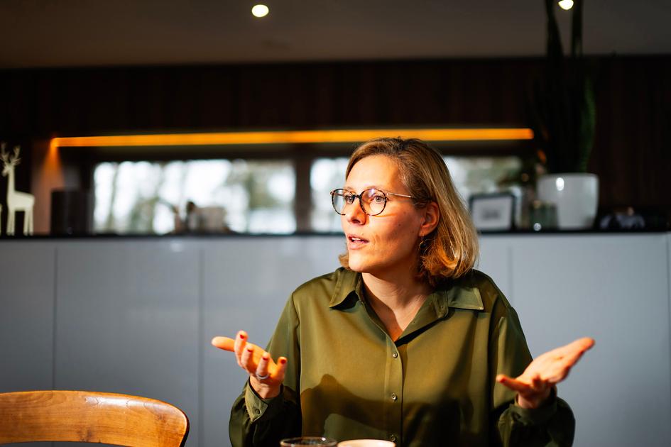 BRUZZbe's tweet card. Nationale Drugscommissaris Ine Van Wymersch heeft woensdagavond tijdens Het Grote Drugsdebat op de VUB opgeroepen om een ontwrichting van de samenleving door de drugshandel te stoppen.