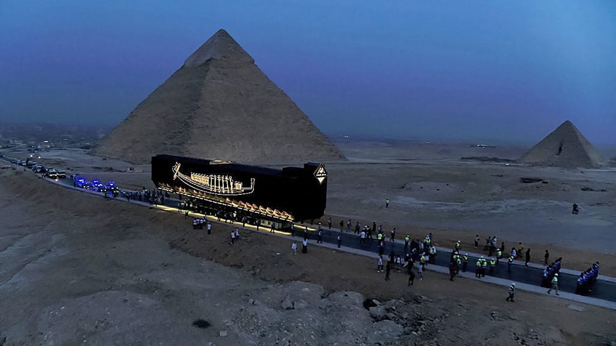 HiTechFortuna's tweet card. Officials transported the pharaoh's wooden ship from the Pyramids of Giza to its new home at the Grand Egyptian Museum