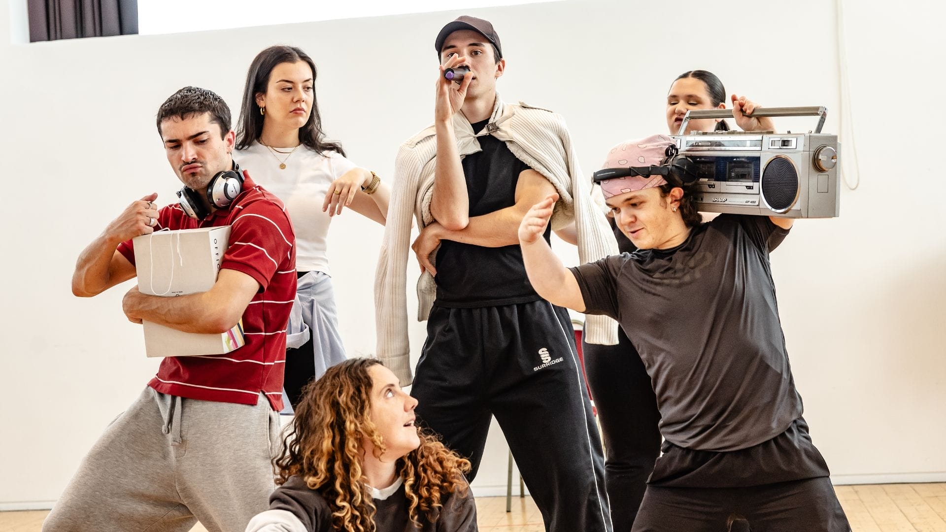 theatre_weekly's tweet card. New rehearsal images have been released for the UK premiere of Ride the Cyclone, opening at Southwark Playhouse Elephant on 14 November 2025