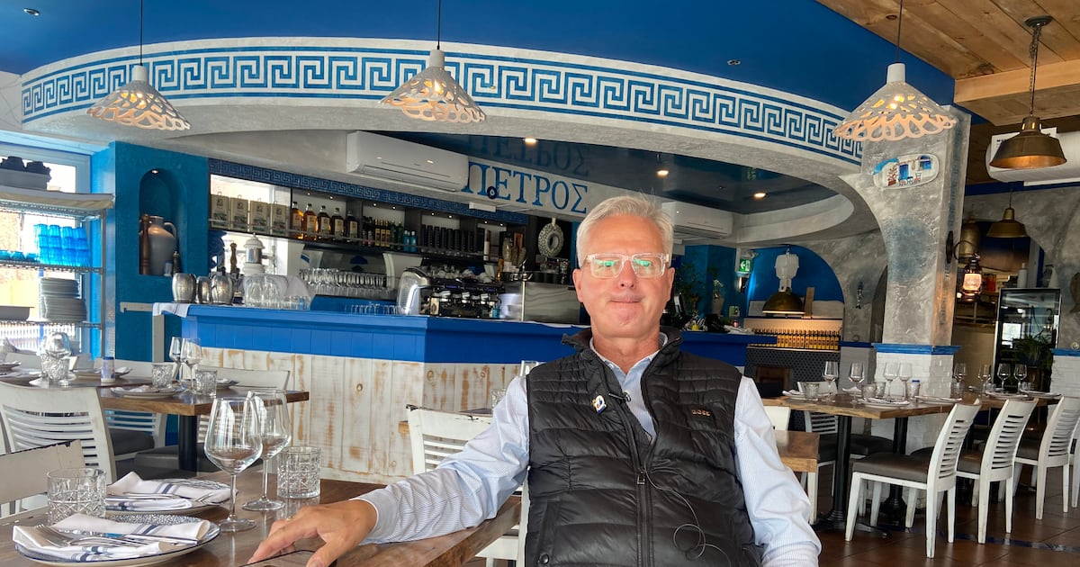 BlindRenderer's tweet card. It’s long been a source of frustration for Quebec consumers: bars and restaurants calculating tips on the total bill, including tax. Now, the provincial government is stepping in to change that