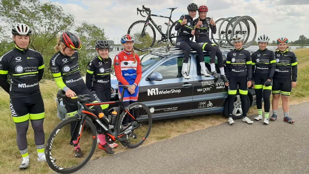 SGNieuws's tweet card. Aanstaande zaterdag 4 juli fietsen zes meiden uit Brabant en Zeeland een uurrecord op wielerbaan in Geleen.