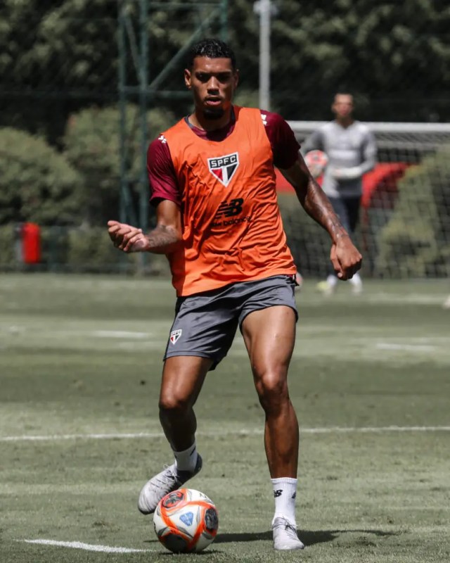 tricolornaweb's tweet card. Empresário de Ruan é cunhado de Rui Costa, gerente de futebol do SP Isso pode explicar o desespero do clube em contratar o zagueiro