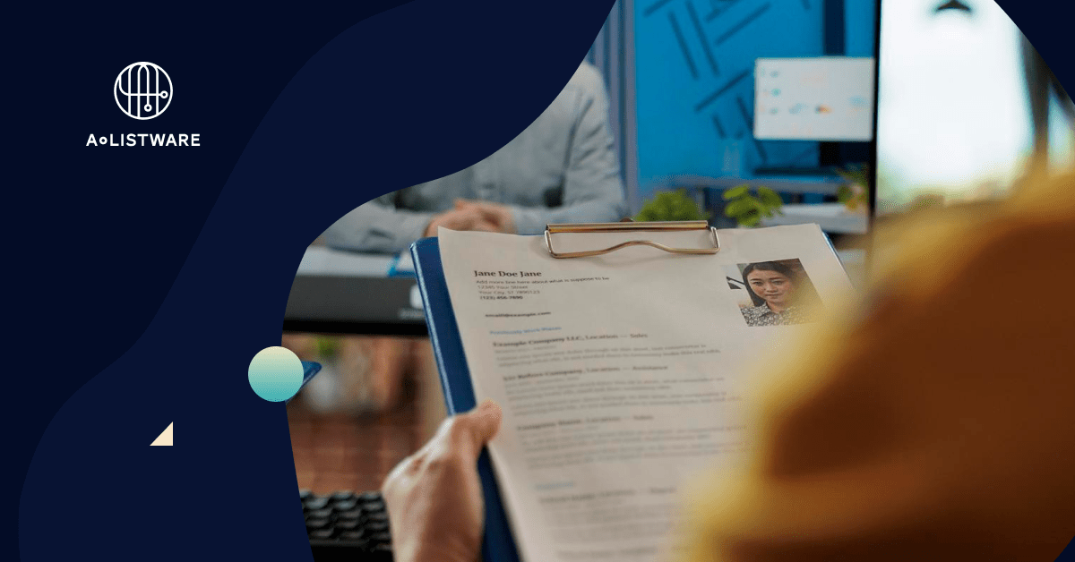 startupbuffer's tweet card. Discover how a dedicated development team drives project success. Explore our guide and hire the right team today for optimal results!