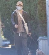 daijapan's tweet card. すべての画像を見る「当初はアルバイトと報じられましたが、実際は無報酬で手伝っていたことが明らかになりました。豊洲市場での仕事はハードです。深夜から朝まで大忙しですし、冬場の水を使った作業で手がガチガチになりますからね。しかし現場では真面目に働く彼の姿が目撃されており、見直したという人も出てきています」（スポーツ紙記者）豊洲市場の大手仲卸店で働き始めていたと明らかになったアンジャッシュの渡部建（