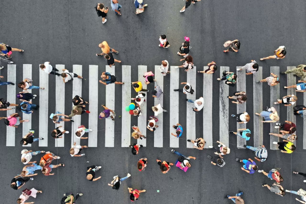 ThaoPLeTK's tweet card. University of Melbourne researchers have designed a model that can simulate thousands of ‘individuals’ with their own vaccination and infection histories