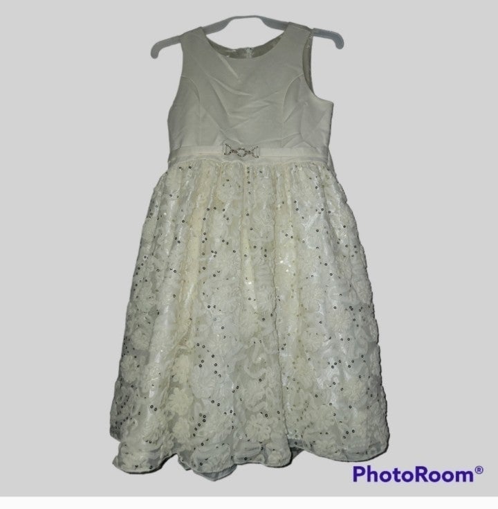 DatPrettyRed's tweet card. Thrift smarter: Girls Dress size 12 American Princess girls (4+), 39% off from verified 5-star seller. Good condition. Discover amazing secondhand deals daily.