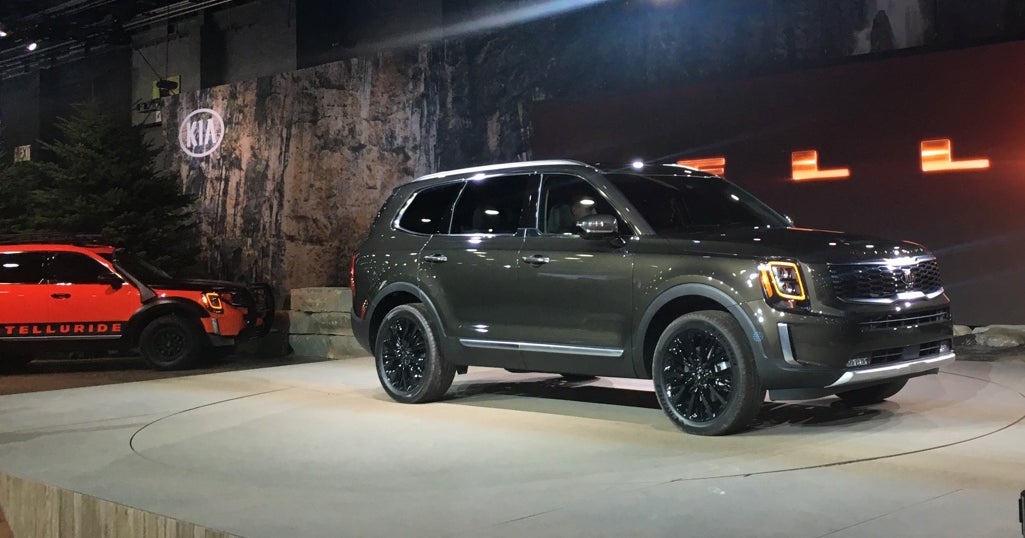 DETSmallBiz's tweet card. Kia unveiled their newest SUV at the 2019 NAIAS, the Kia Telluride.