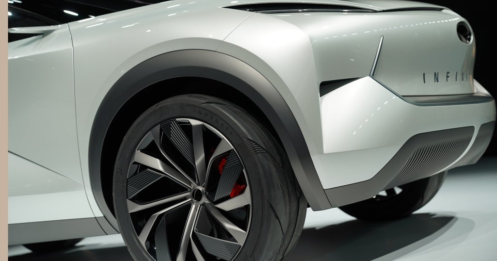 DETSmallBiz's tweet card. Infiniti tried to debuted their concept electric SUV, but had issues because the vehicle was stuck back stage.