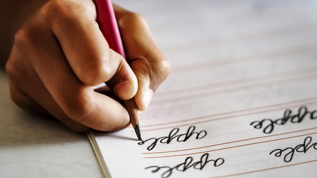 Elizheubeck's tweet card. Technological advances notwithstanding, advocates give a long list of reasons for teaching students cursive.